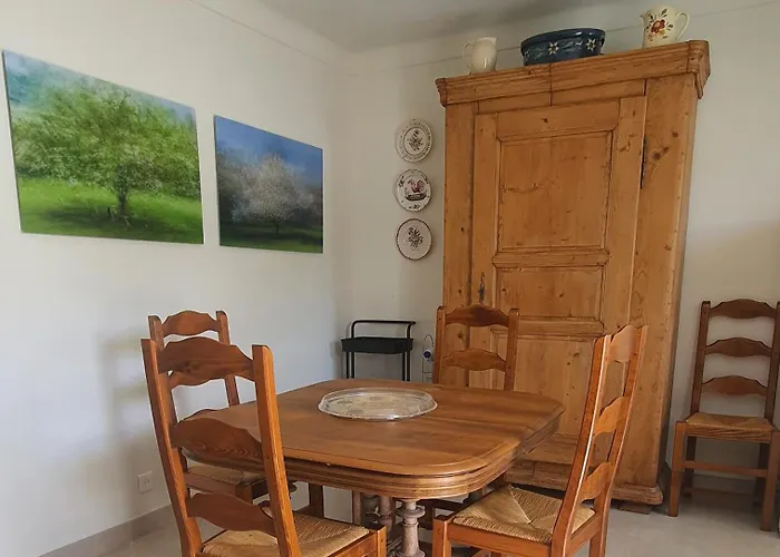 En Rez De Jardin דירה Sartène