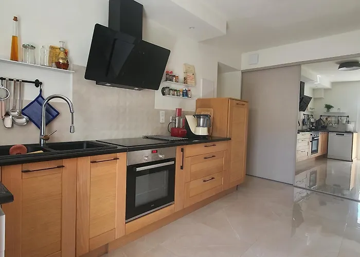 En Rez De Jardin דירה Sartène