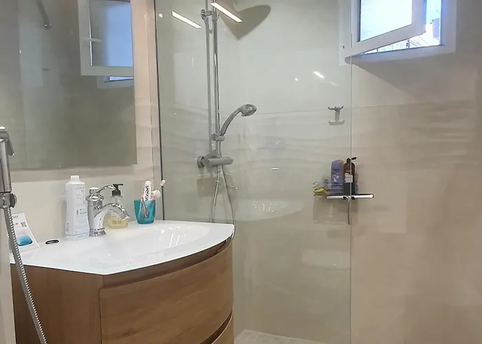 En Rez De Jardin דירה Sartène